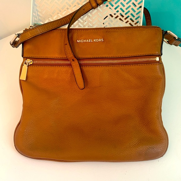 Michael Kors Crossbody - Picture 1 of 5